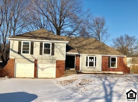 9801 Harrison Cir, Kansas City, MO 64131