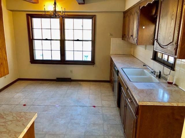 9801 Harrison Cir, Kansas City, MO 64131