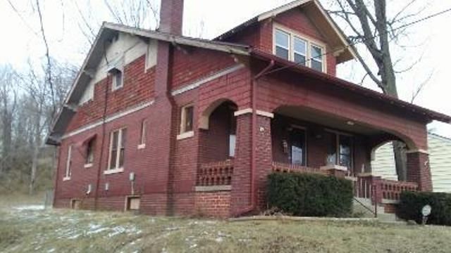 1405 Pacific St, St Joseph, MO 64503