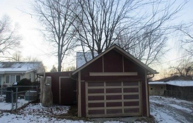 1405 Pacific St, St Joseph, MO 64503