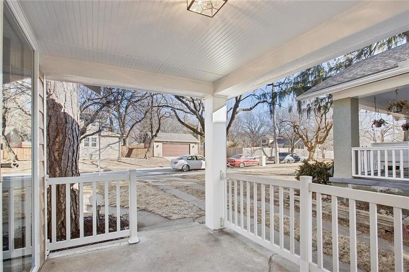 605 E 61st St, Kansas City, MO 64110