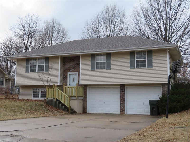 427 James Cir, Odessa, MO 64076