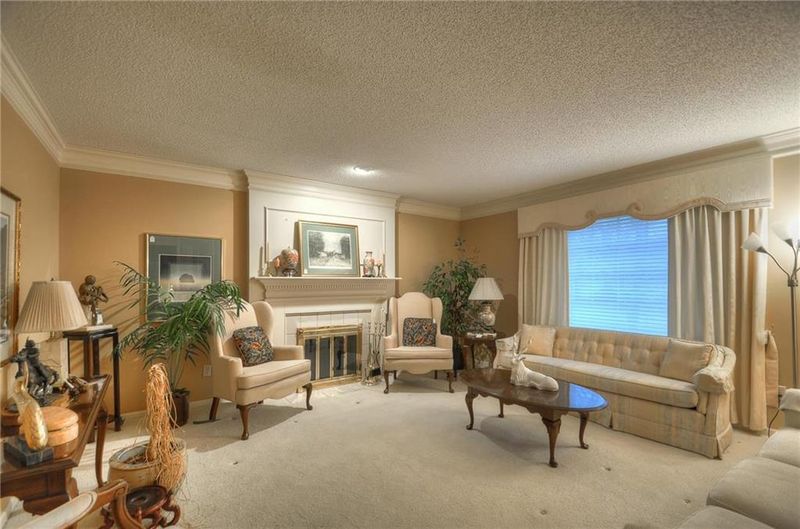 10903 W 124th St, Overland Park, KS 66213