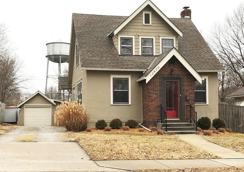 12820 Grandview Rd, Grandview, MO 64030