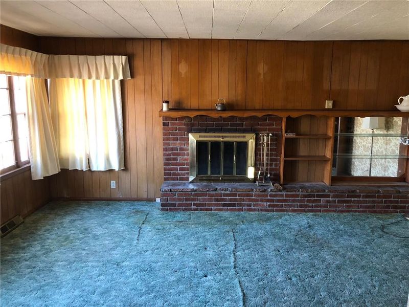10307 E 38th Ter, Kansas City, MO 64133