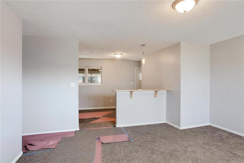 2708 Maverick Ln, Lawrence, KS 66046