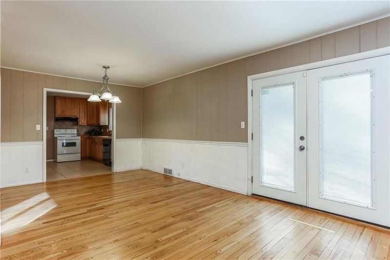 607 E 109th Ter, Kansas City, MO 64131