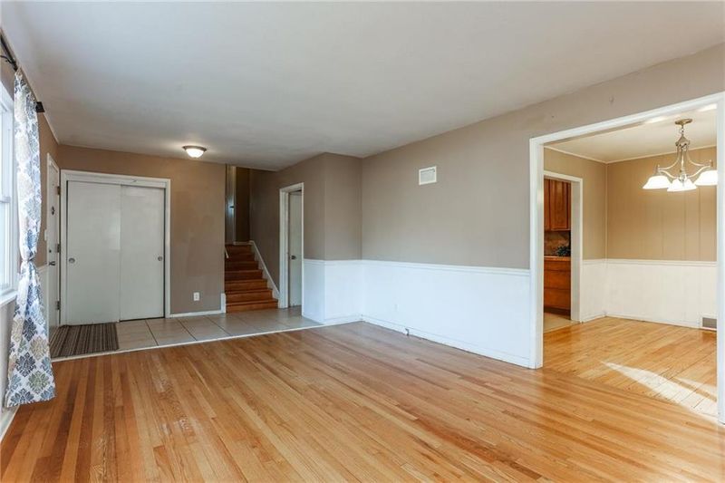 607 E 109th Ter, Kansas City, MO 64131