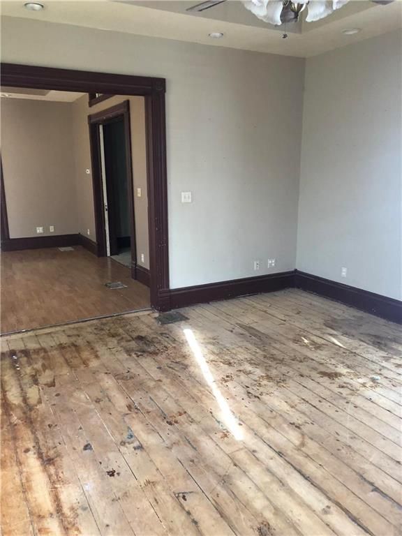 807 W Main St, Savannah, MO 64485