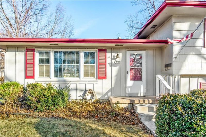 7600 W 96th Ter, Overland Park, KS 66212