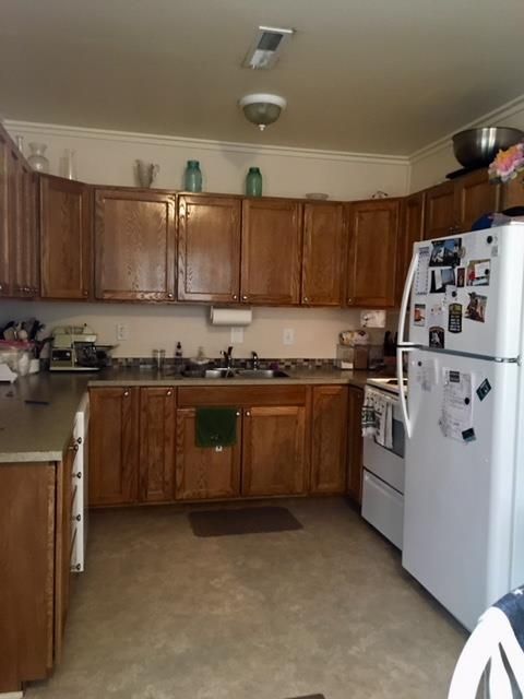 104 S Oak St, Ottawa, KS 66067
