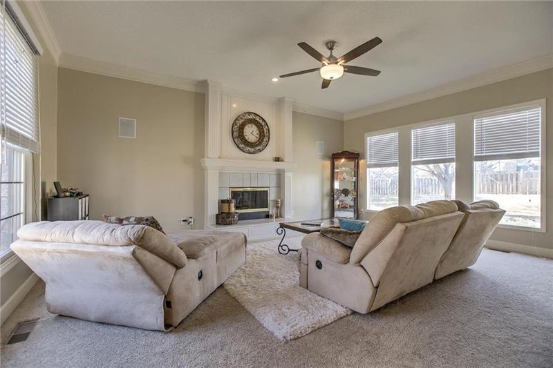 11612 Summit St, Kansas City, MO 64114