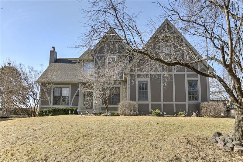 11612 Summit St, Kansas City, MO 64114