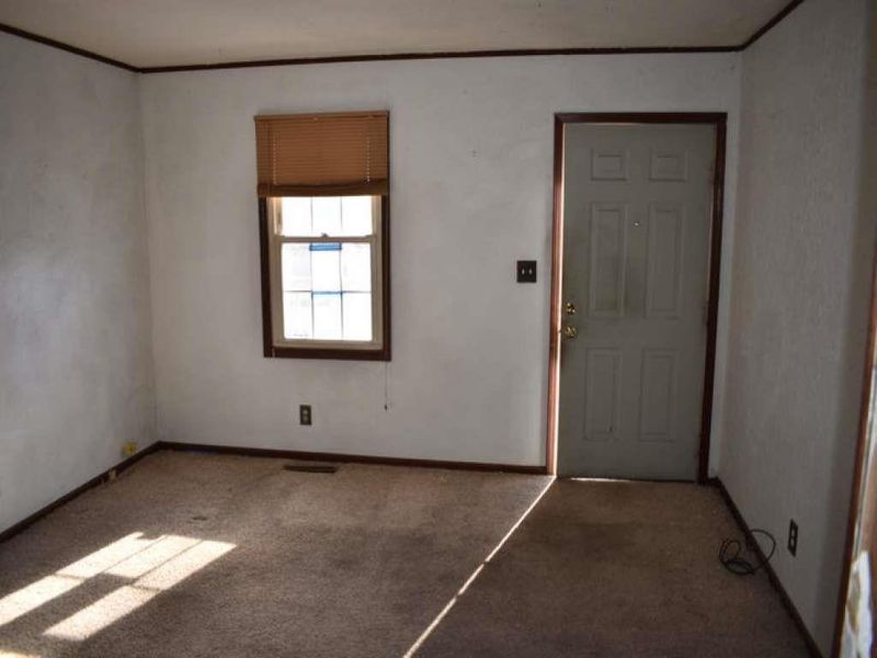 7802 E 51st St, Kansas City, MO 64129