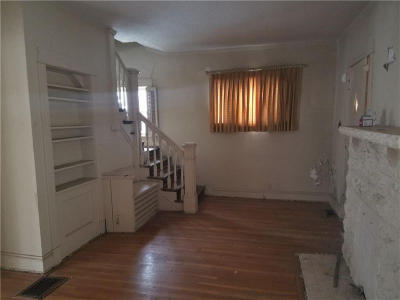 3049 E 32nd St, Kansas City, MO 64128