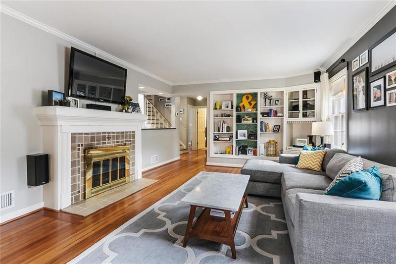 6131 Cherry St, Kansas City, MO 64110
