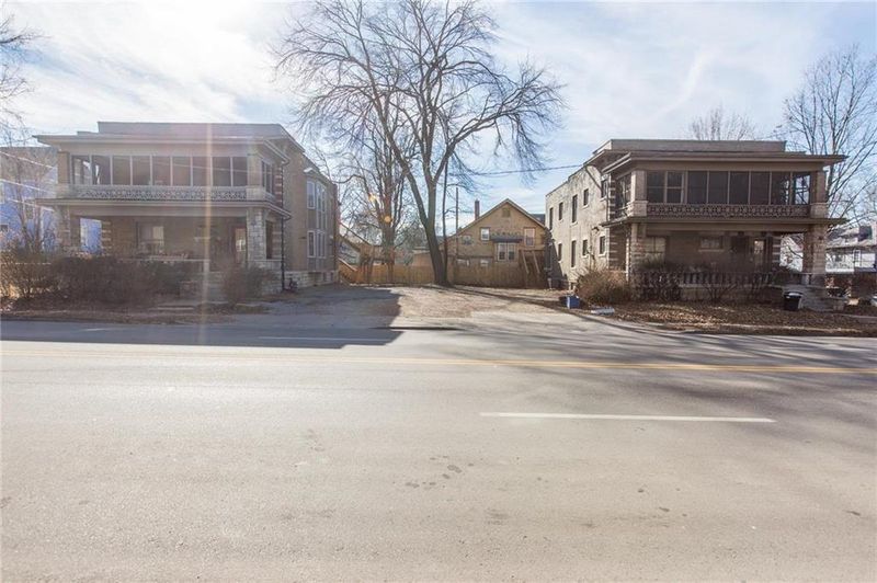 907 E 39th St, Kansas City, MO 64109