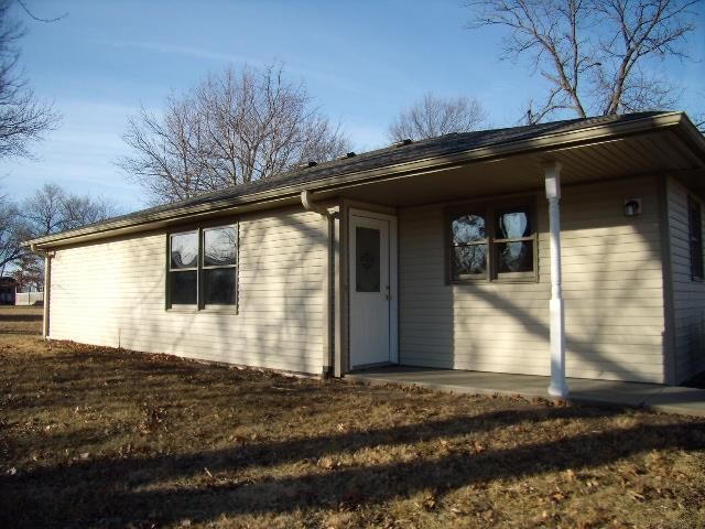 409 Whitney Ave, Gower, MO 64454