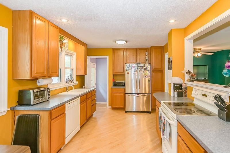 7304 Locust Dr, Kansas City, MO 64152