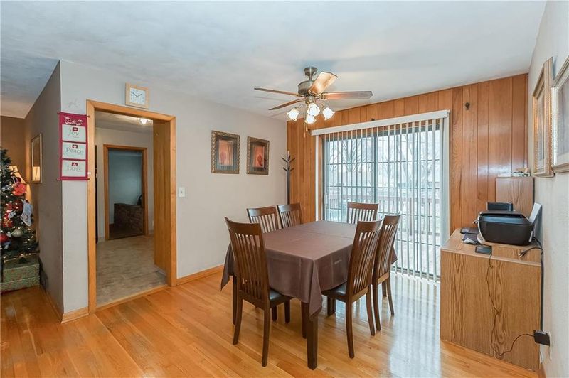 121 Lacy Rd, Independence, MO 64050