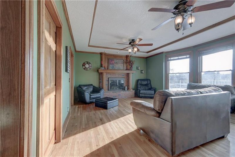 12910 Timberland Dr, Kearney, MO 64060