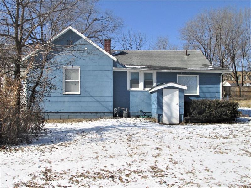 4308 NE 45th St, Kansas City, MO 64117