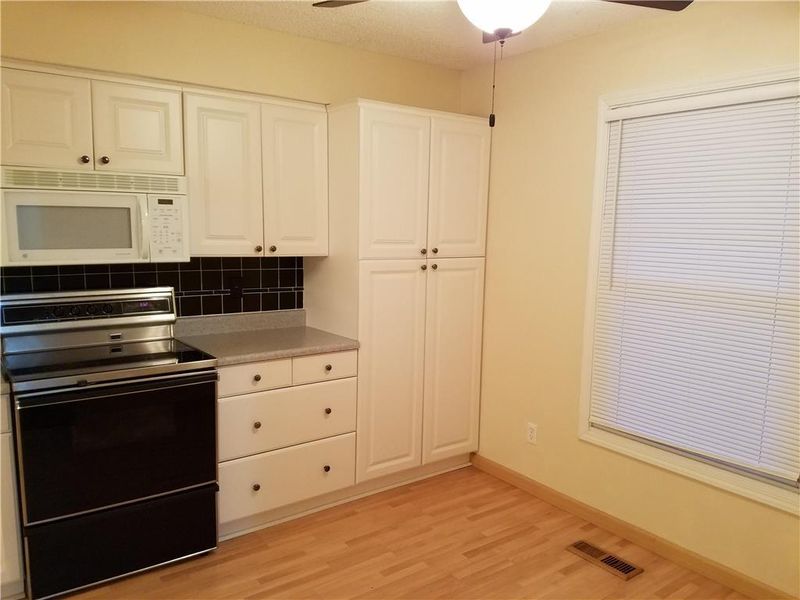 9953 N Cherry Dr, Kansas City, MO 64155