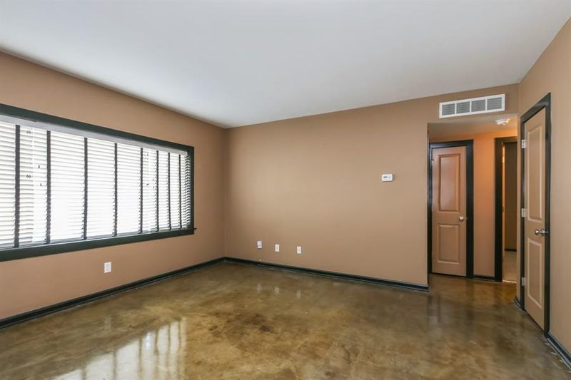 4516 Broadway St #204, Kansas City, MO 64111