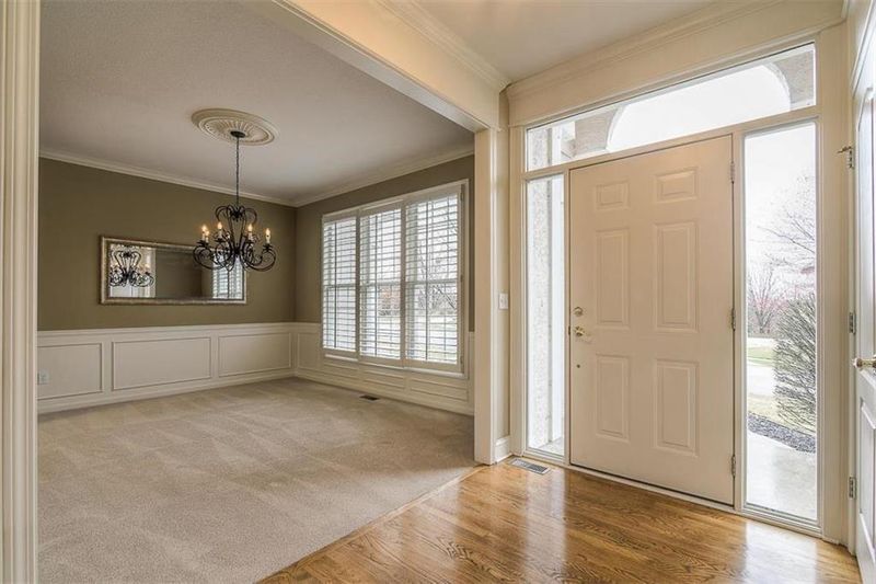 9305 W 145th Ter, Overland Park, KS 66221