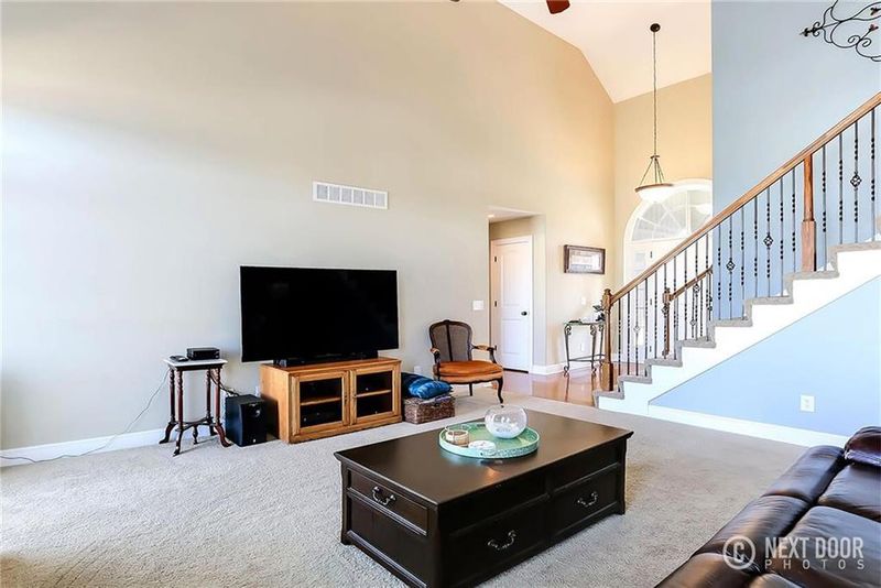 6100 NW 93rd St, Kansas City, MO 64154