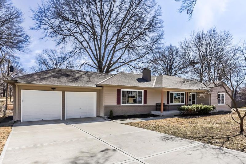 9715 Belleview Ave, Kansas City, MO 64114