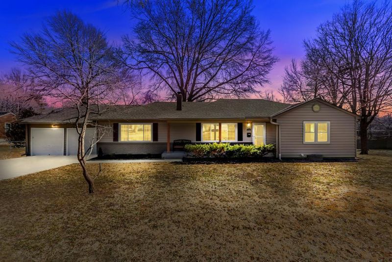 9715 Belleview Ave, Kansas City, MO 64114