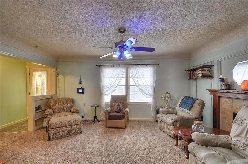 8427 Greenwood Rd, Raytown, MO 64138
