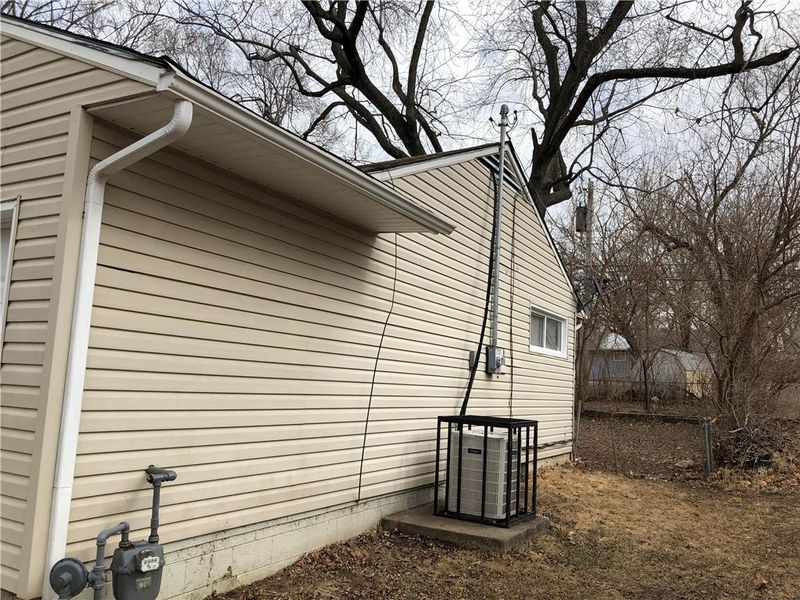 7205 E 107th Ter, Kansas City, MO 64134