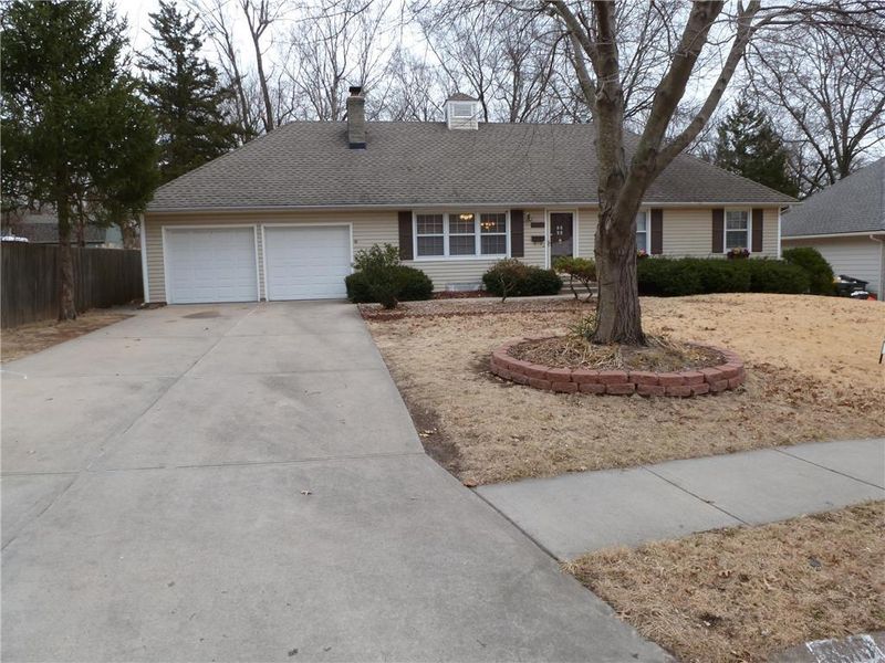 6915 Russell St, Overland Park, KS 66204