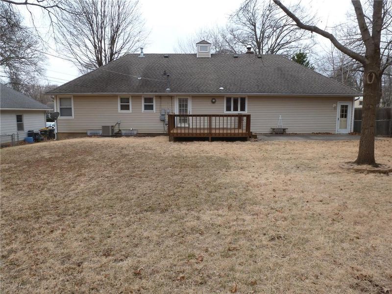 6915 Russell St, Overland Park, KS 66204