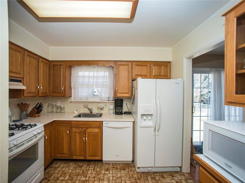7006 Barkley St, Overland Park, KS 66204