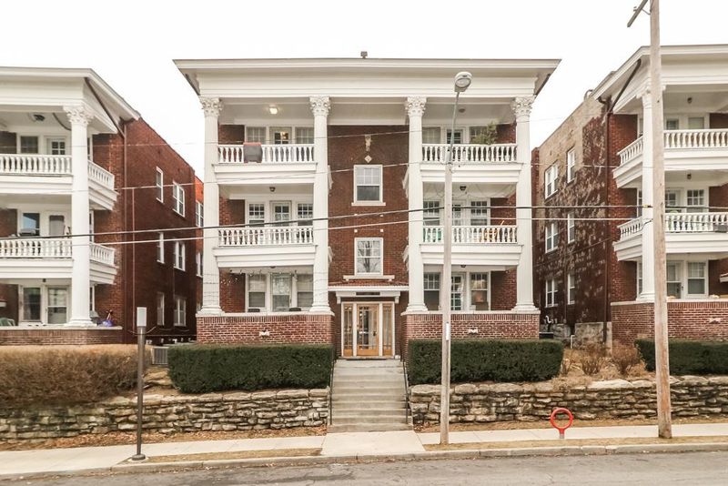 313 E 43rd St, Kansas City, MO 64111