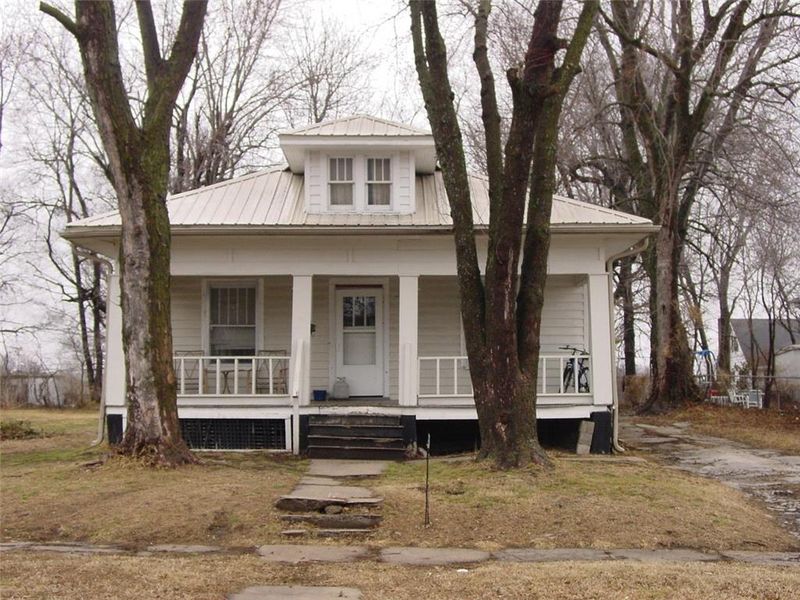 427 E Market St, Warrensburg, MO 64093