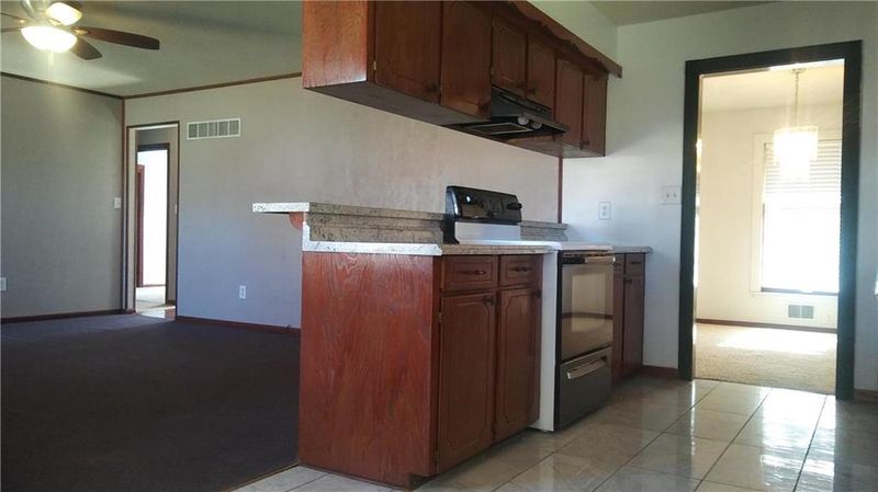 8924 E 90th Ter, Kansas City, MO 64138