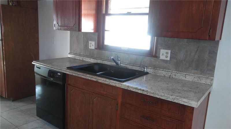 8924 E 90th Ter, Kansas City, MO 64138