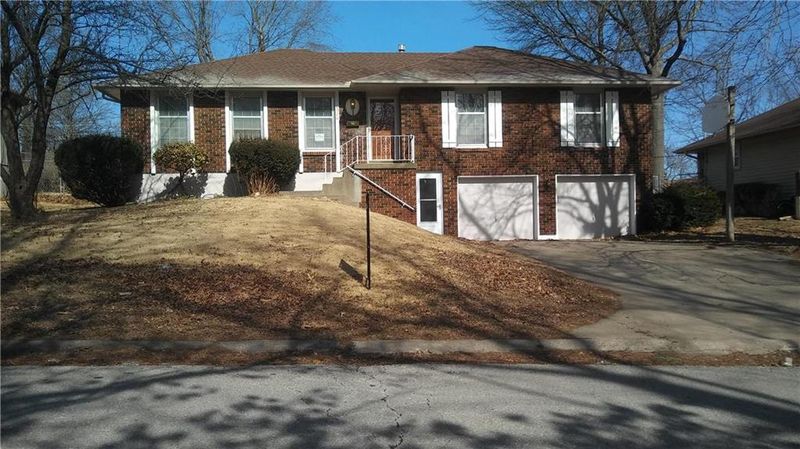 8924 E 90th Ter, Kansas City, MO 64138