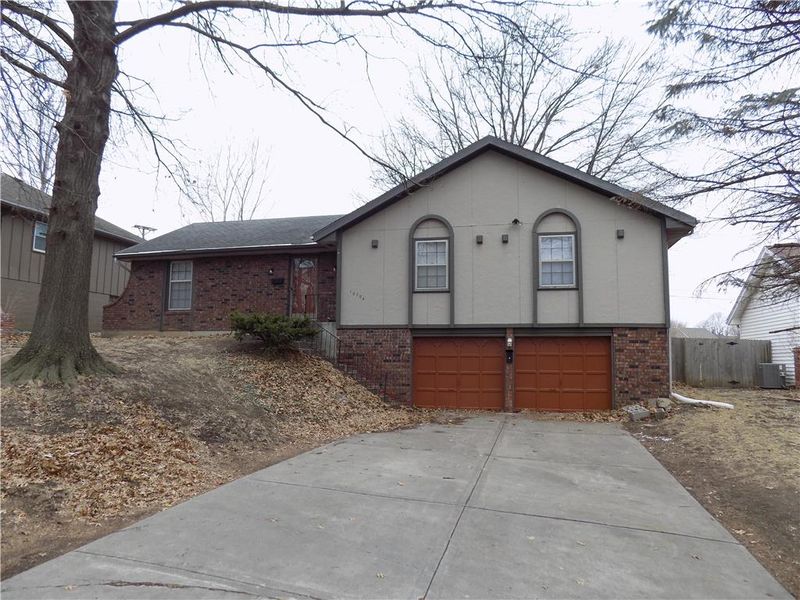 12704 Craig Dr, Grandview, MO 64030