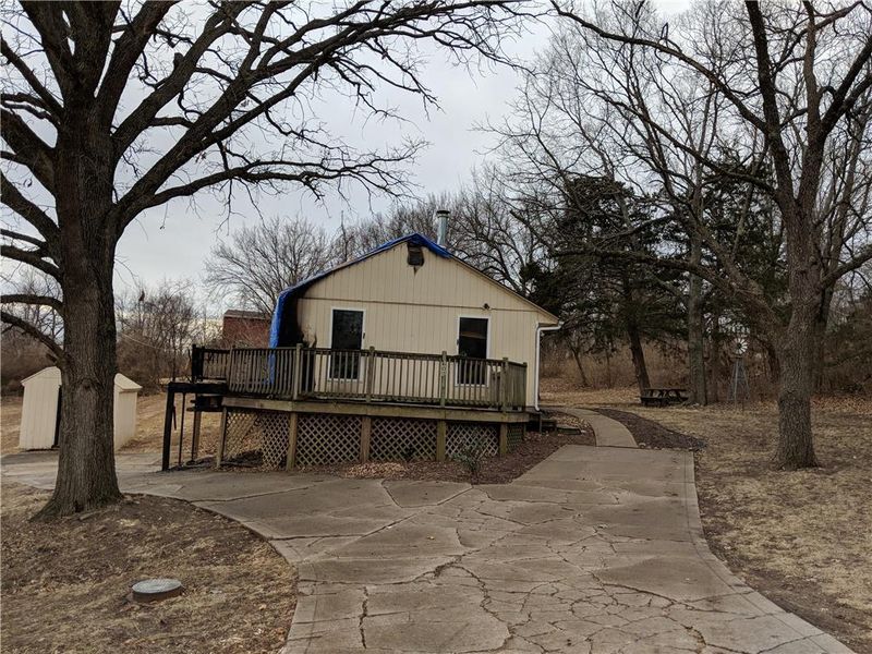601 E 123rd Ter, Kansas City, MO 64145