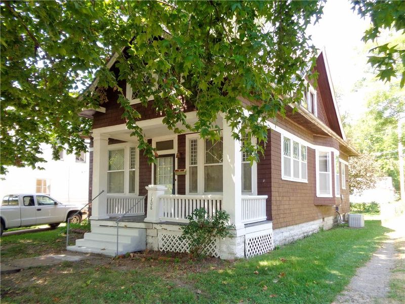 1208 S Massachusetts Ave, Sedalia, MO 65301