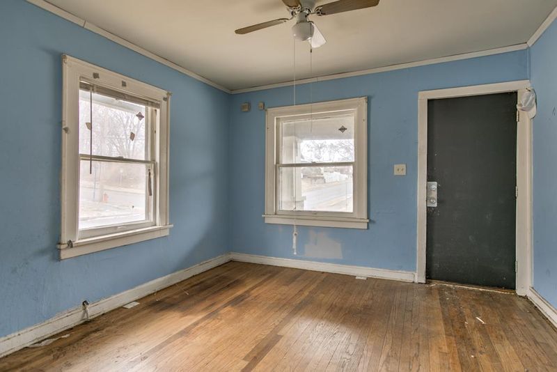3001 E 51st St, Kansas City, MO 64130