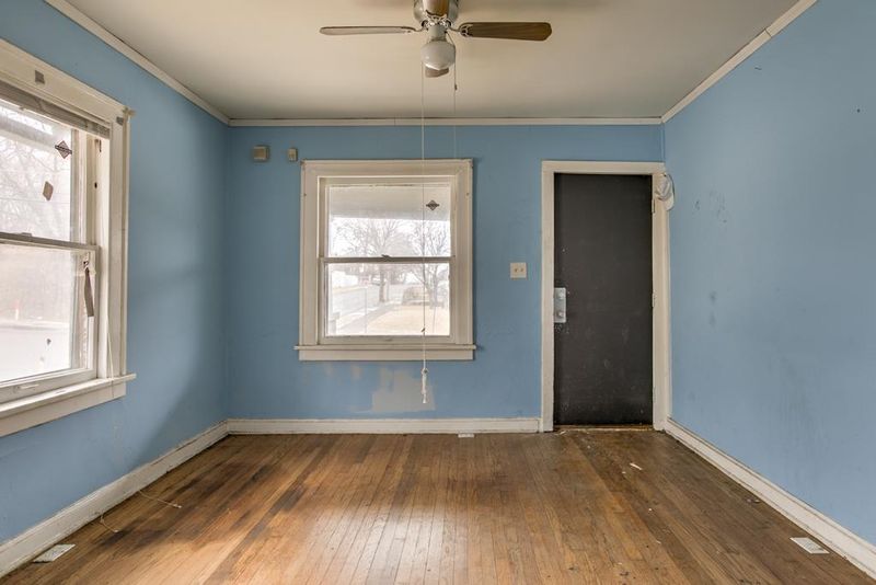 3001 E 51st St, Kansas City, MO 64130