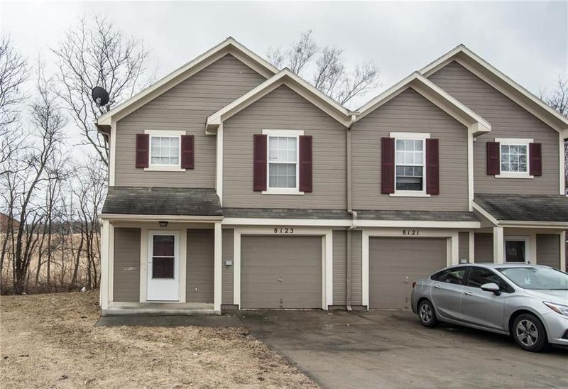 8121 E 100th Terrace Ct, Kansas City, MO 64134