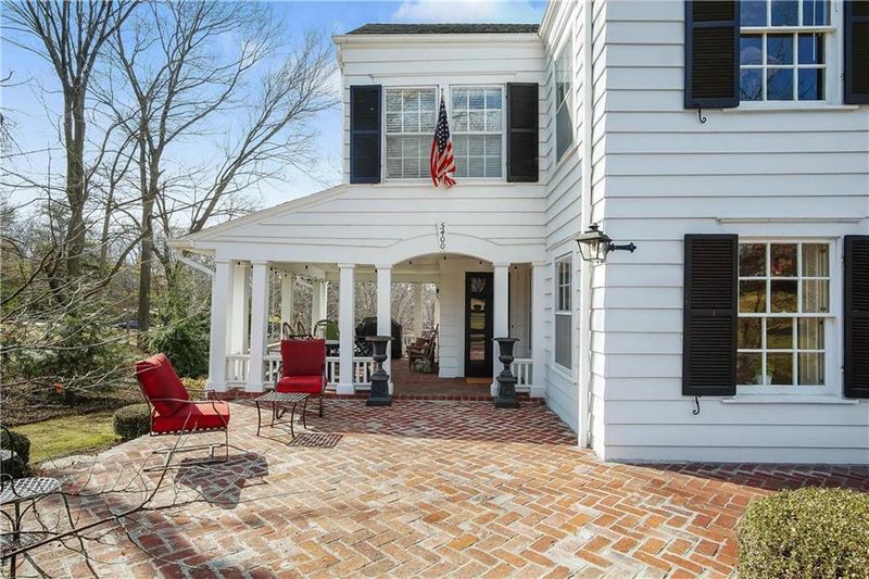 5400 Sunset Dr, Kansas City, MO 64112