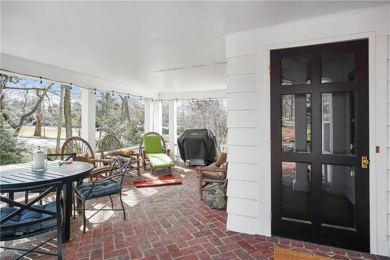 5400 Sunset Dr, Kansas City, MO 64112